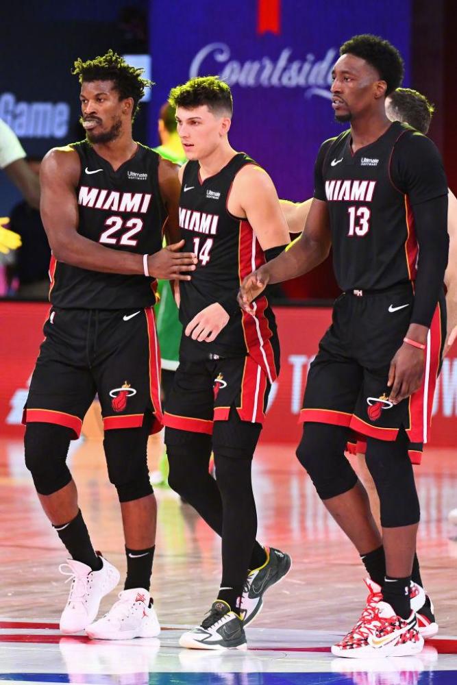 表现锁定胜 表现锁定胜