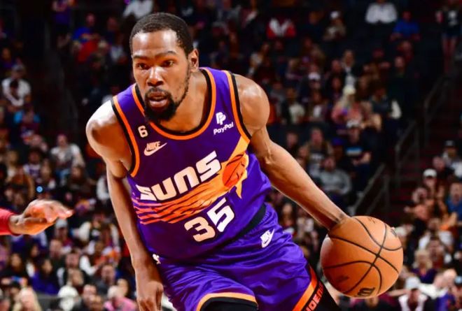 状态不错！凯尔登半场5中5拿到12分3板.