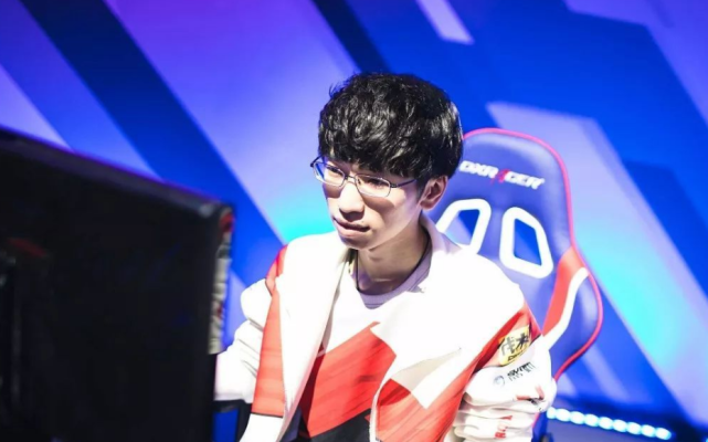 足坛射手榜C罗916球遥遥领先 梅西850球位居第二.